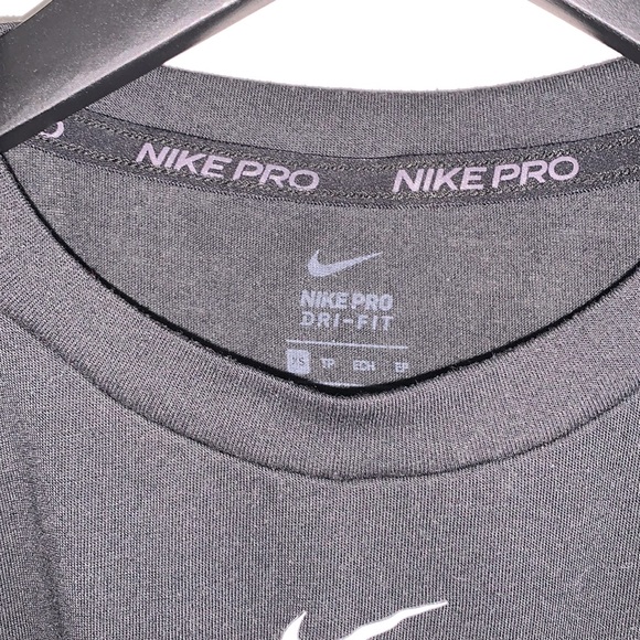 ❤️‍🔥 NikePro XS/M Workout Top Black & Turquoise ❤️‍🔥 - Picture 2 of 12